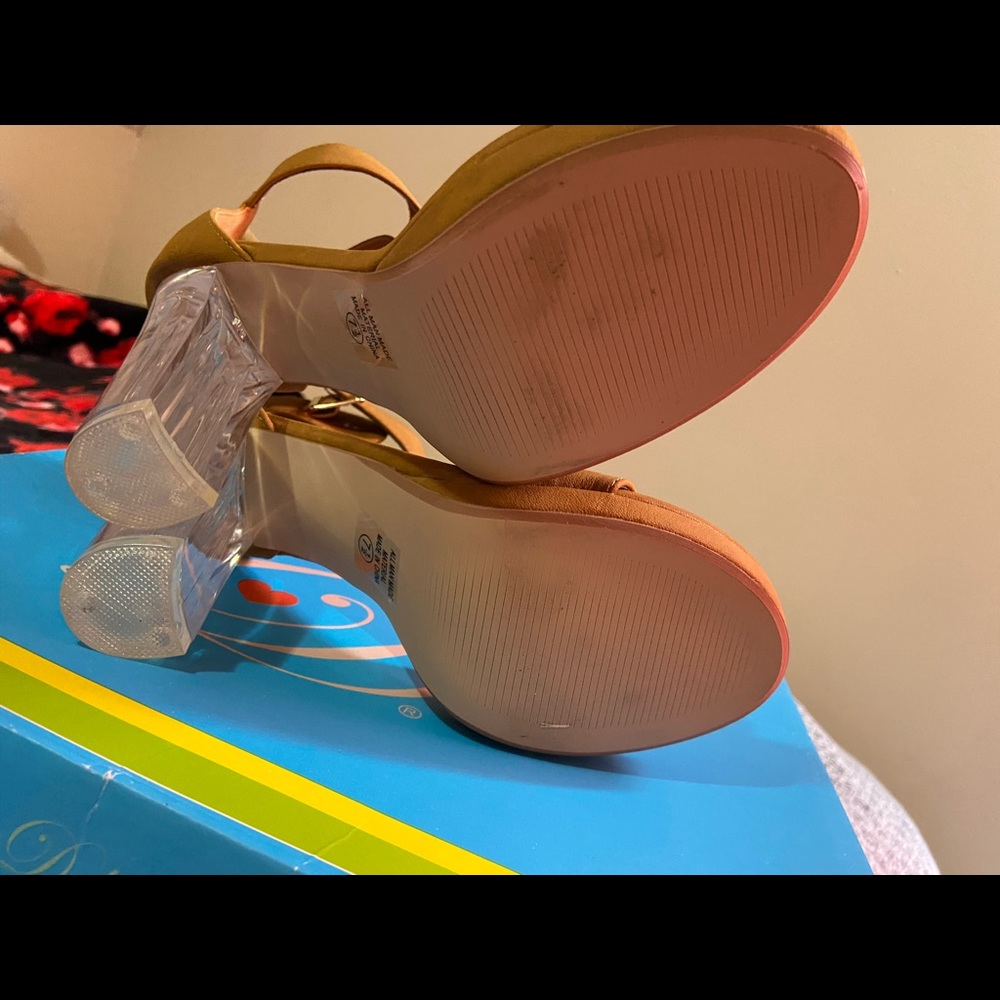 Tan Heels - Picture 5 of 6